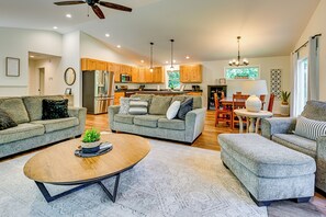 House (5 Bedrooms) | Interior