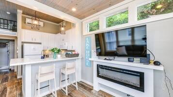 Casa (1 Bedroom) | Cocina privada | Microondas, horno, placa de cocina y utensilios de cocina