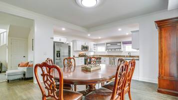 House (4 Bedrooms) | Interior