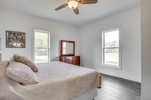 Interior - Walk to Winery: Family-friendly Holt Getaway (Holt)