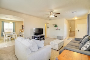 House (3 Bedrooms) | Front of property - Family-friendly Home w/ Mtn View in Albuquerque! (Albuquerque)