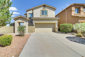 House (3 Bedrooms) | Interior - Family-friendly Home w/ Mtn View in Albuquerque! (Albuquerque)