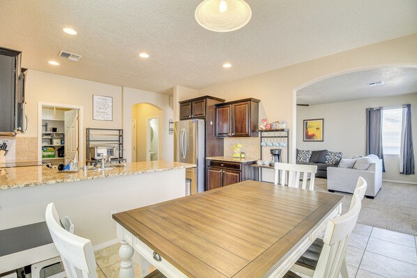 House (3 Bedrooms) | Interior - Family-friendly Home w/ Mtn View in Albuquerque! (Albuquerque)