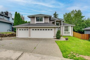 House (5 Bedrooms) | Interior - Washington Retreat w/ Yard - Near Seattle! (Marysville)