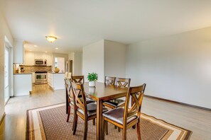 House (5 Bedrooms) | Interior