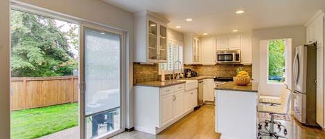 House (5 Bedrooms) | Interior