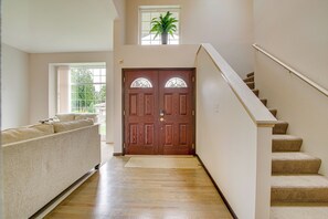 House (5 Bedrooms) | Interior