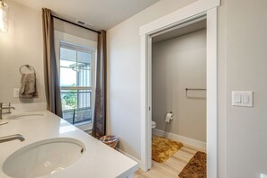 Apartment (4 Bedrooms) | Interior - Beautiful Water Views: Coastal Oregon Townhome! (Hammond)