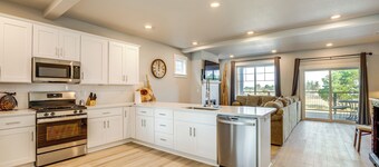 Beautiful Water Views: Coastal Oregon Townhome!