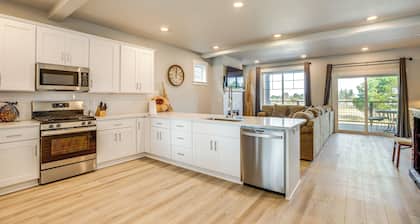 Beautiful Water Views: Coastal Oregon Townhome!