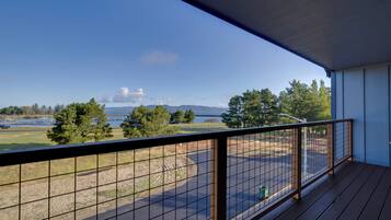 Apartment (4 Bedrooms) | Front of property