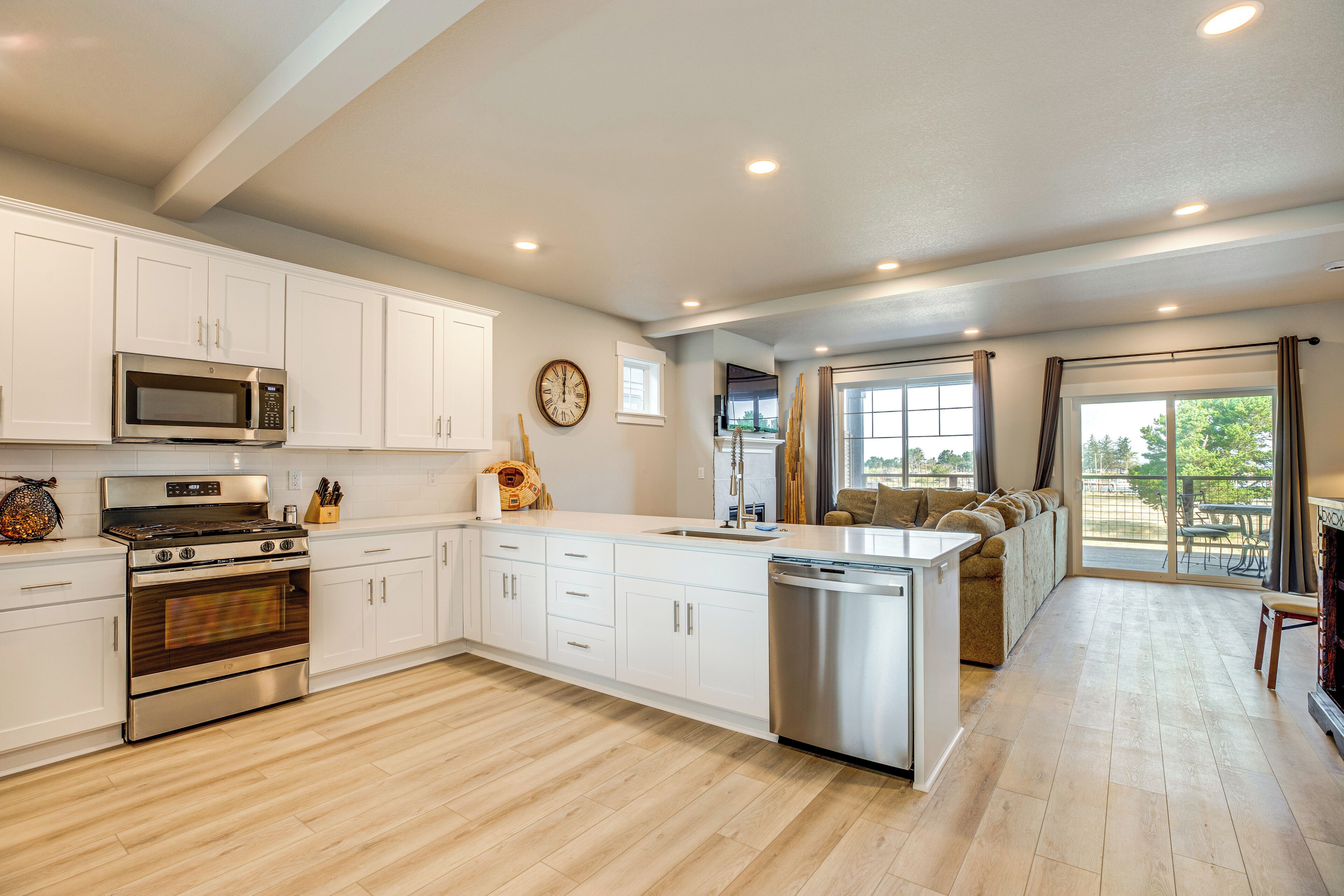 المنشأة من الداخل