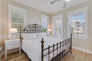 4 bedrooms, internet, bed sheets - Lovely home in Waterside Village, Mexico Beach fall dates open! (Mexico Beach)