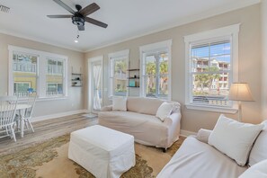 Living area - Lovely home in Waterside Village, Mexico Beach fall dates open! (Mexico Beach)