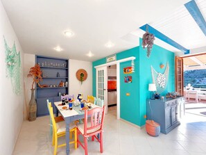 Basic Apartment, Sea View | Dining room