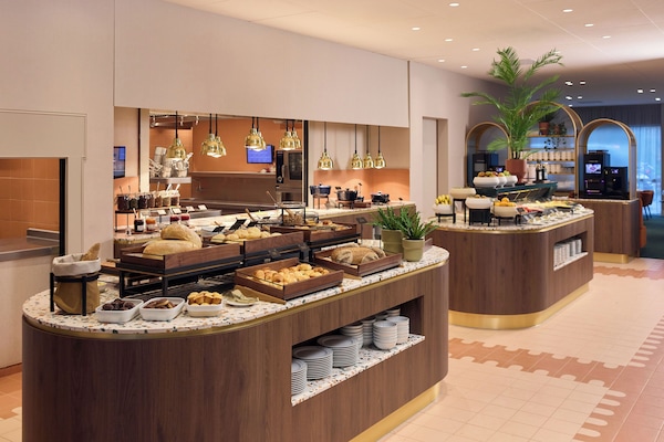 Desayuno buffet (EUR 32.50 por persona)