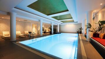 Una piscina techada