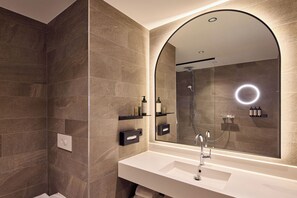 Free toiletries, hair dryer, slippers, towels - Van der Valk Hotel Park Lane Antwerpen (Antwerp)