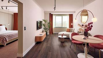 Executive Studio Suite | 1 bedroom, in-room safe, free WiFi, bed sheets