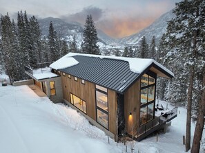 Exterior - Skibakken Chalet: Ski-in/out, Panoramic Deck Views, Hot Tub, Spa w/ Sauna (Copper Mountain)