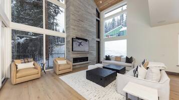 Smart TV, fireplace, table tennis