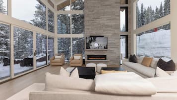 Smart TV, fireplace, table tennis