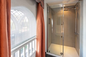 Shower, hair dryer, shampoo