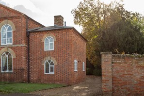 Exterior - Host & Stay | Old Chapel (Sherington)