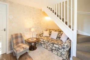 TV, offices - Host & Stay | Old Chapel (Sherington)