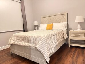 3 habitaciones, escritorio, tabla de planchar con plancha y wifi gratis