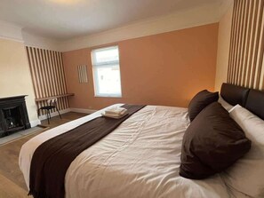 1 bedroom, desk, iron/ironing board, WiFi