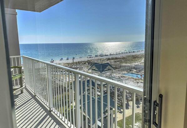 Property grounds - 3b Beachfront - Beautiful Sunsets! Winter Rates! (Fort Walton Beach)