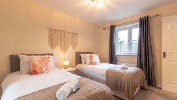 3 bedrooms, iron/ironing board, WiFi, bed sheets