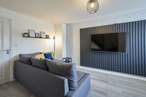 TV, offices - Host & Stay | Polwell Road (Kibworth Harcourt)