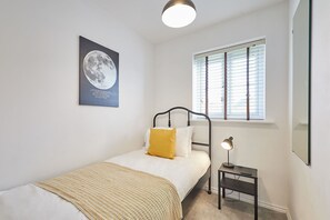 3 bedrooms, iron/ironing board, WiFi, bed sheets - Host & Stay | Polwell Road (Kibworth Harcourt)