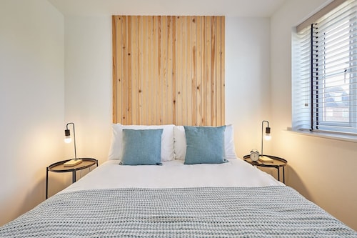 Host & Stay | Polwell Road