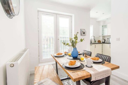 Host & Stay | Davies Close