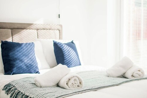 Host & Stay | Davies Close