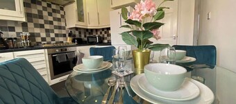 Host & Stay | Cotman Close