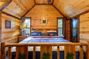 4 bedrooms, iron/ironing board, WiFi, bed sheets - Four Leaf Clover by Blue Beaver Luxury Cabins (Broken Bow)