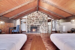 3 bedrooms, desk, iron/ironing board, free WiFi