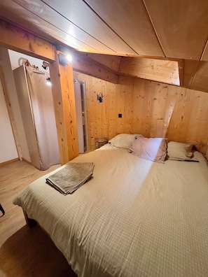4 quartos, ferros/tábuas de passar roupa, Wi-Fi, roupa de cama