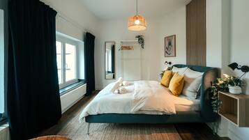 2 bedrooms, desk, travel cot, WiFi