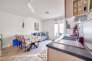 Fridge, microwave, coffee/tea maker, electric kettle