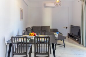 TV - Heraklion 2Bd Oasis w Relaxing Patio (Heraklion)