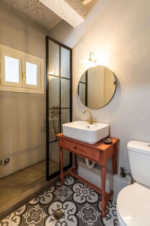 Douche, sèche-cheveux