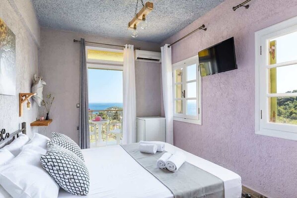 1 bedroom, travel cot, WiFi, bed sheets