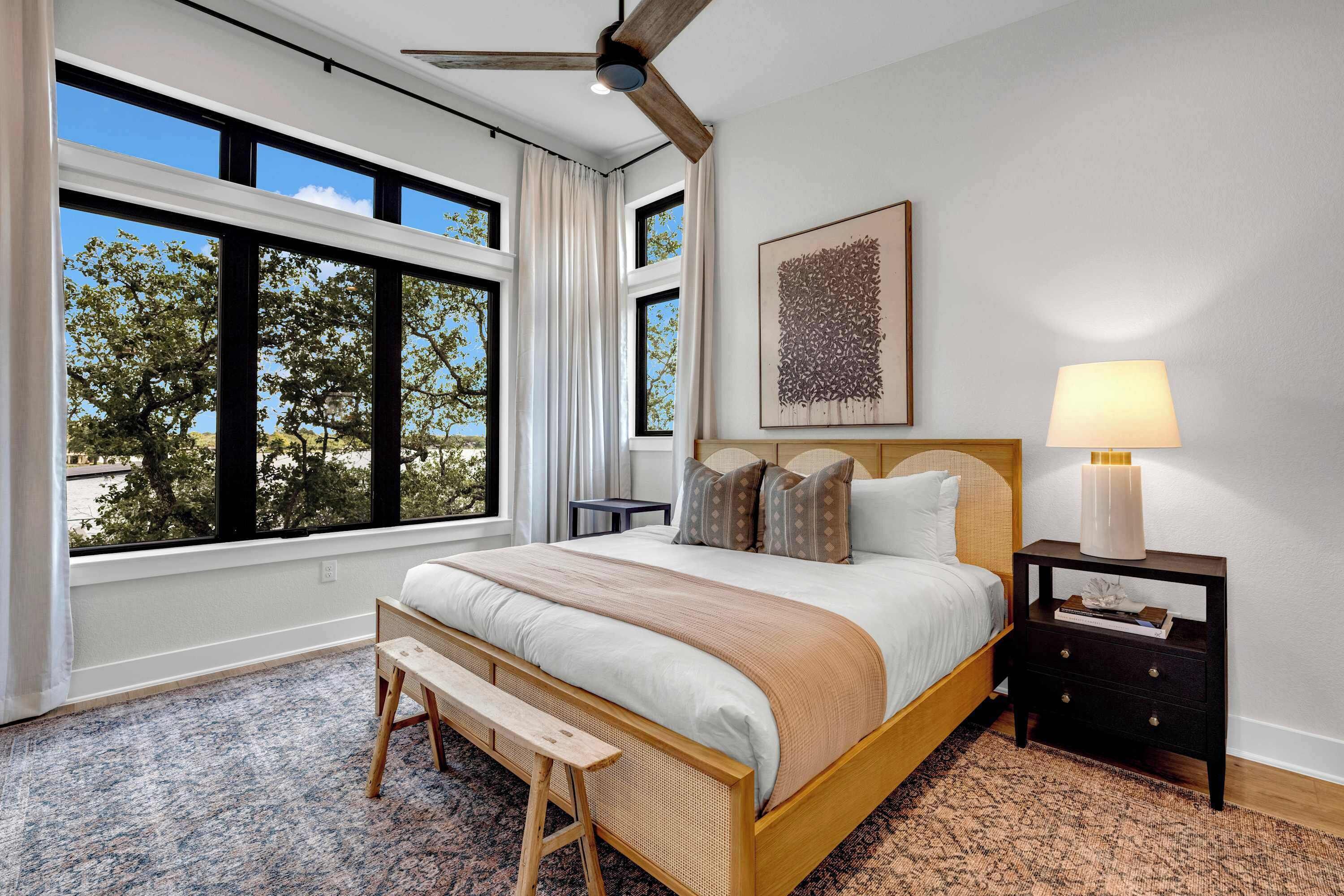 6 bedrooms, desk, iron/ironing board, travel crib