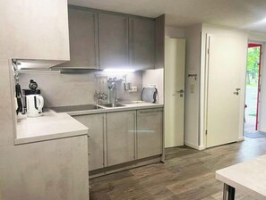 Kühlschrank, Mikrowelle, Geschirrspüler