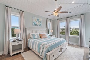 6 bedrooms, iron/ironing board, free WiFi, bed sheets